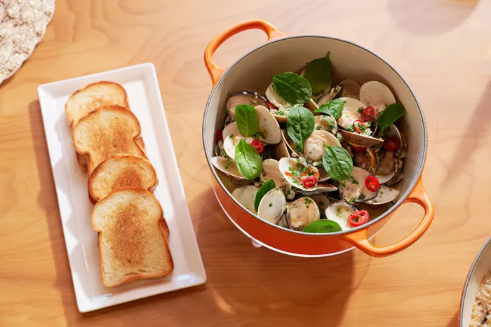 Le Creuset clam mariniere / Brioche 白酒蛤蠣 / 布里歐麵包