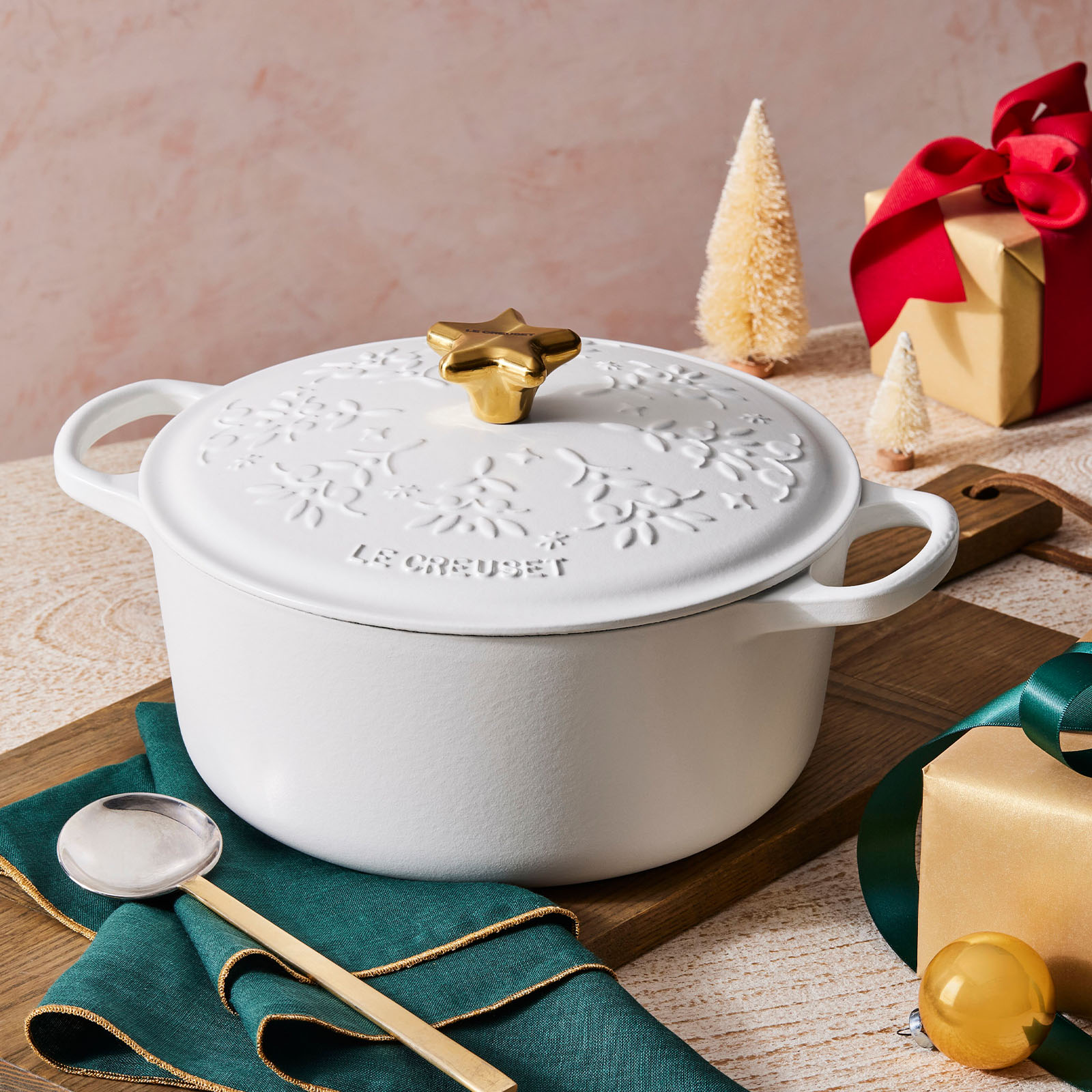 歡樂耶誕琺瑯鑄鐵圓鍋24cm(星型金頭-內鍋白) image number 5