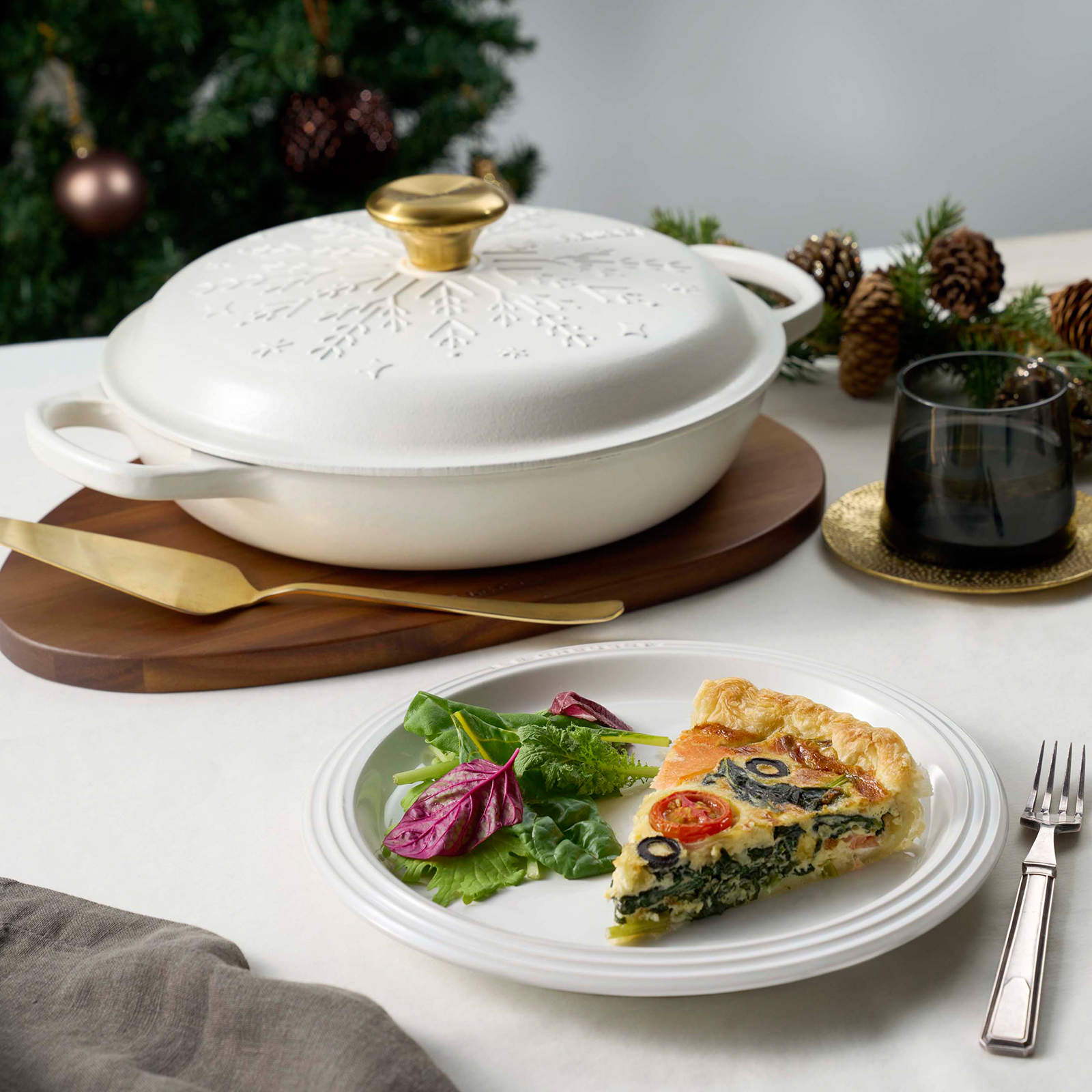 典藏琺瑯鑄鐵淺底鍋(冬日雪花 /棉花白-金頭-內鍋白) image number 6